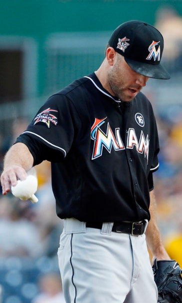 Pirates break through late to beat Marlins 7-6 (Jun 10, 2017)